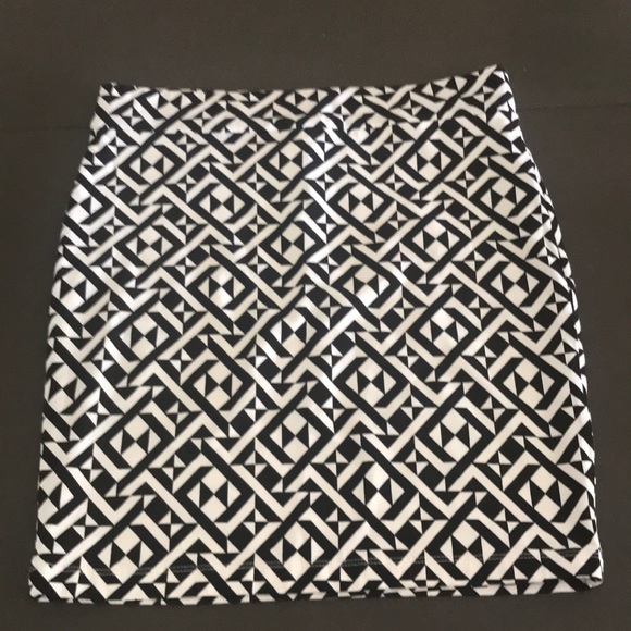 Forever 21 Dresses & Skirts - Forever 21 Mini Skirt - size M
